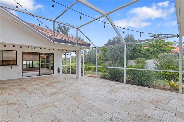 Expansive outdoor living!