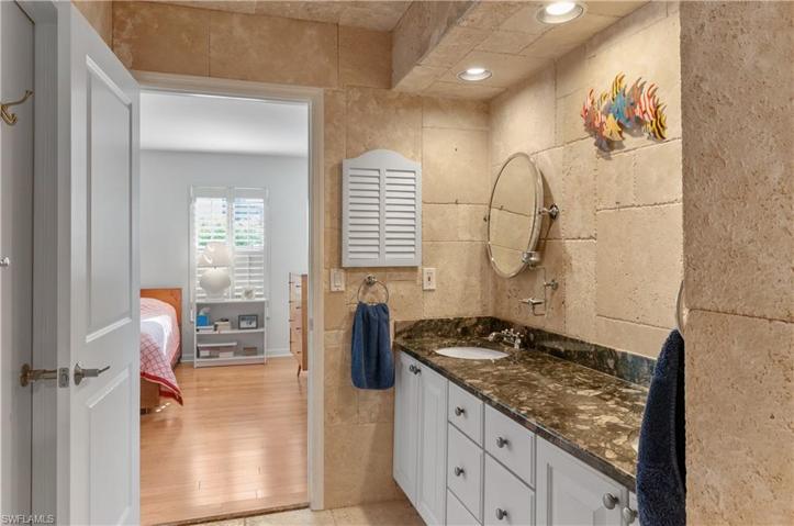 Master suite bathroom