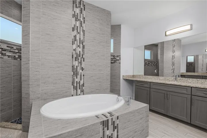 en-suite bath