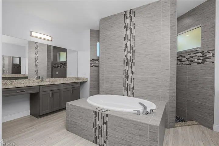 en-suite bath