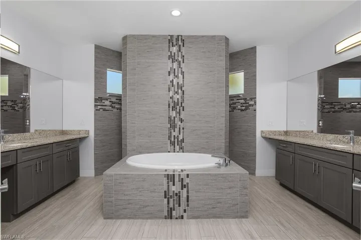 en-suite bath