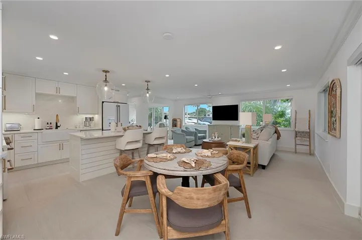 1950  Gulf Shore N BLVD, Naples, FL 34102