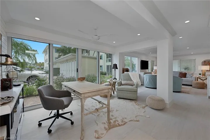 1950  Gulf Shore N BLVD, Naples, FL 34102