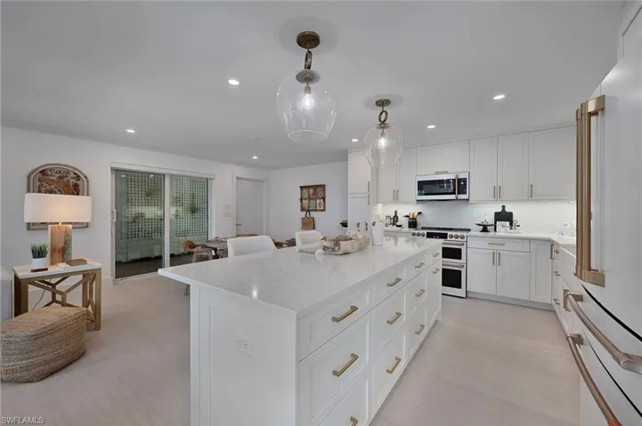 1950  Gulf Shore N BLVD, Naples, FL 34102