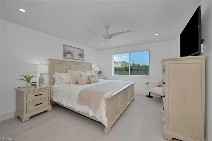 1950  Gulf Shore N BLVD, Naples, FL 34102