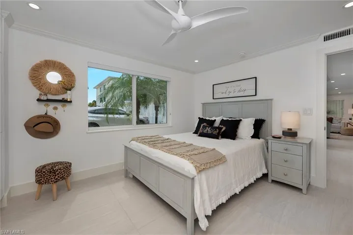 1950  Gulf Shore N BLVD, Naples, FL 34102