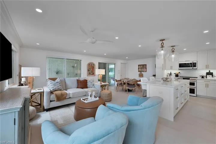 1950  Gulf Shore N BLVD, Naples, FL 34102