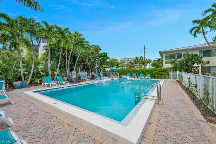 1950  Gulf Shore N BLVD, Naples, FL 34102