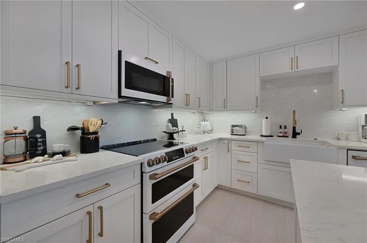 1950  Gulf Shore N BLVD, Naples, FL 34102