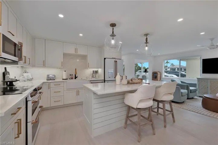 1950  Gulf Shore N BLVD, Naples, FL 34102