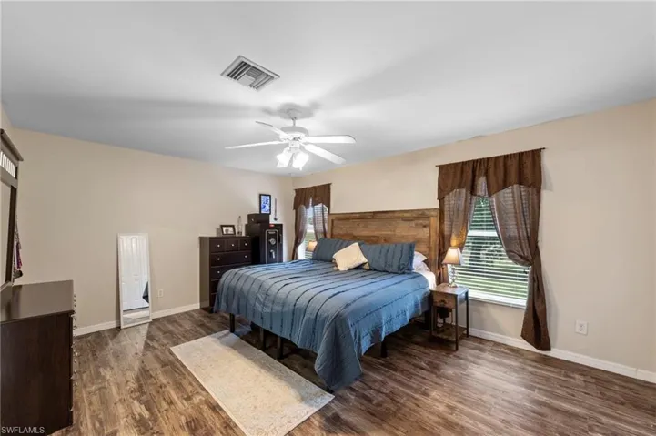Master bedroom with ample space for a king size bed and large furniture