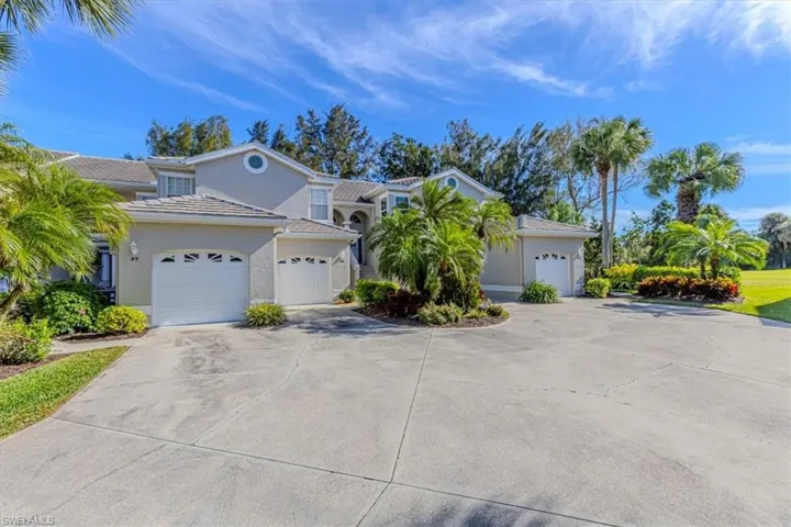 View of front of house with stucco siding, an attached garage, and driveway