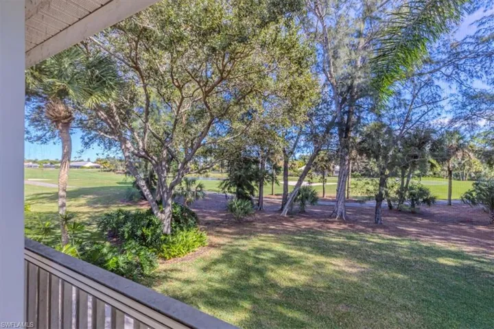 View of grassy yard featuring view of golf course