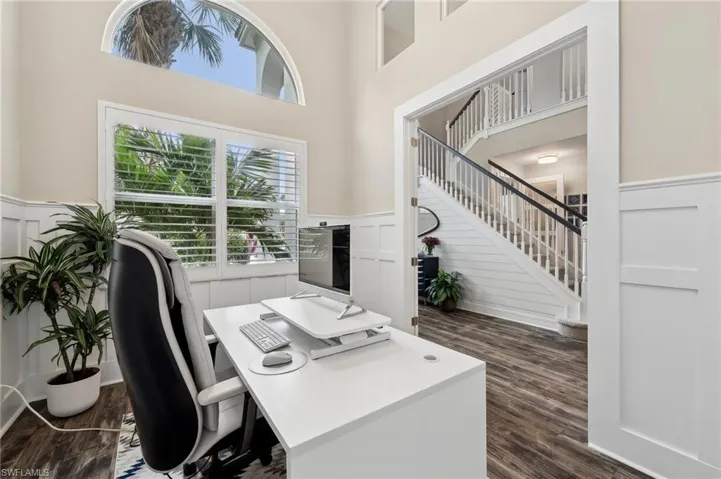 2405  Leafshine  LN, Naples, FL 34119