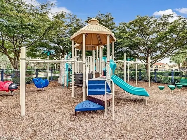 2405  Leafshine  LN, Naples, FL 34119