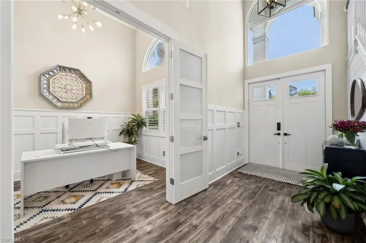 2405  Leafshine  LN, Naples, FL 34119