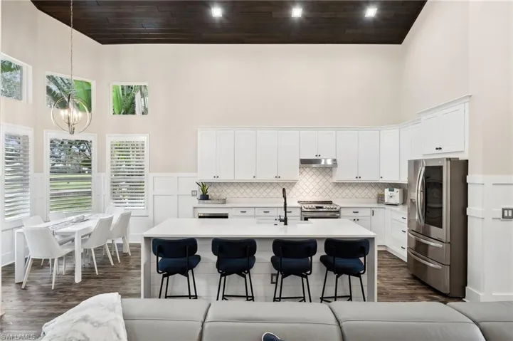 2405  Leafshine  LN, Naples, FL 34119