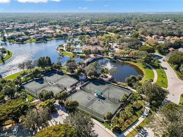 2405  Leafshine  LN, Naples, FL 34119