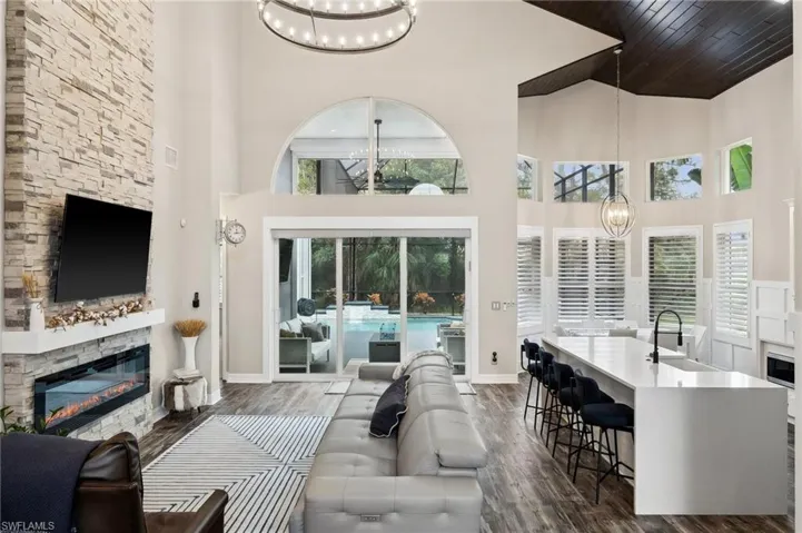 2405  Leafshine  LN, Naples, FL 34119