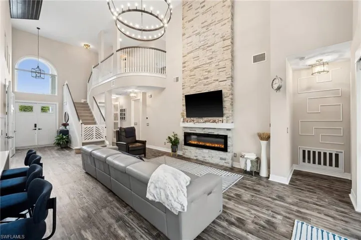 2405  Leafshine  LN, Naples, FL 34119
