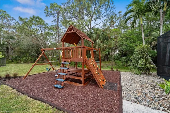 2405  Leafshine  LN, Naples, FL 34119