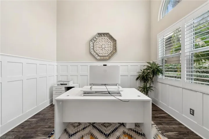2405  Leafshine  LN, Naples, FL 34119