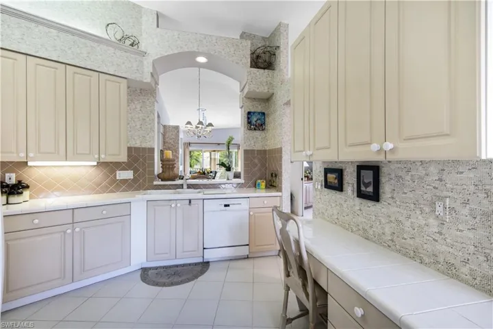 8415  Excalibur  CIR, Naples, FL 34108