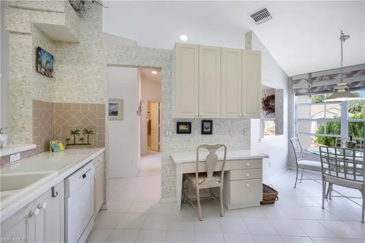 8415  Excalibur  CIR, Naples, FL 34108