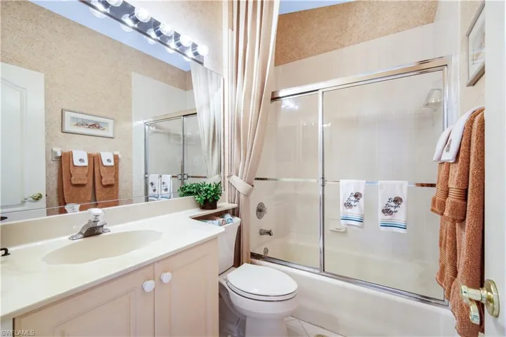 8415  Excalibur  CIR, Naples, FL 34108