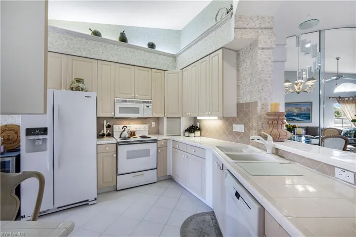 8415  Excalibur  CIR, Naples, FL 34108