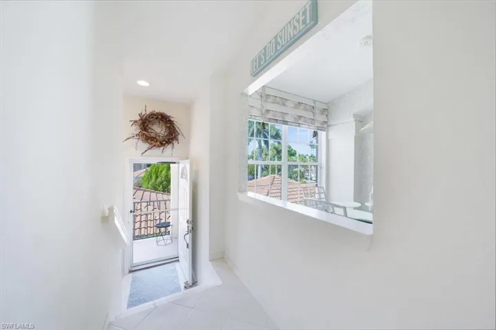8415  Excalibur  CIR, Naples, FL 34108