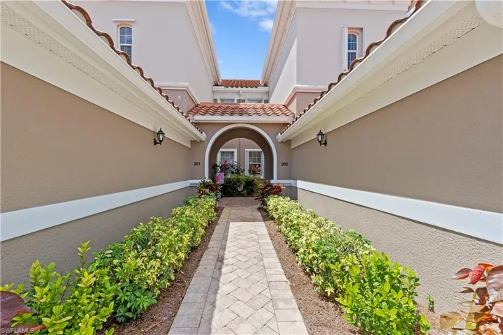 10351 Glastonbury Cir 201, Fort Myers, Florida 33913