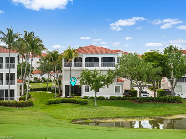 Relax on your lanai with picture-window screens and take in serene views of golfers on the fairway and local wildlife by the lake.