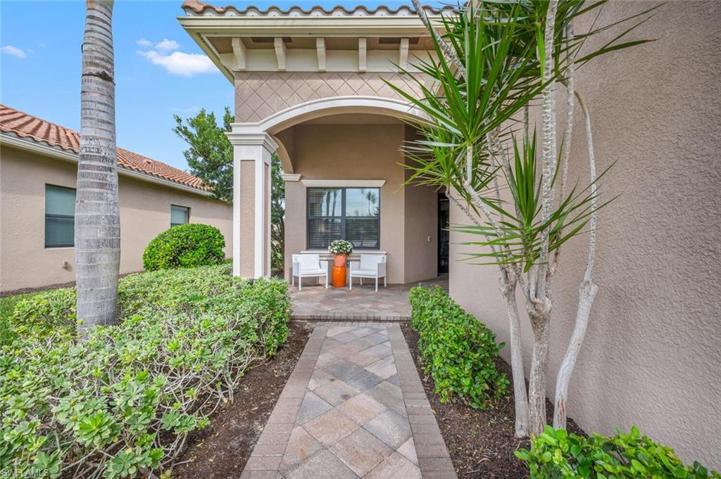 Covered entryway with porch
