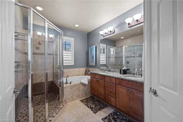 9106  Chula Vista  ST, Naples, FL 34113