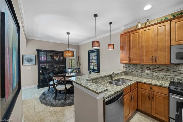 9106  Chula Vista  ST, Naples, FL 34113