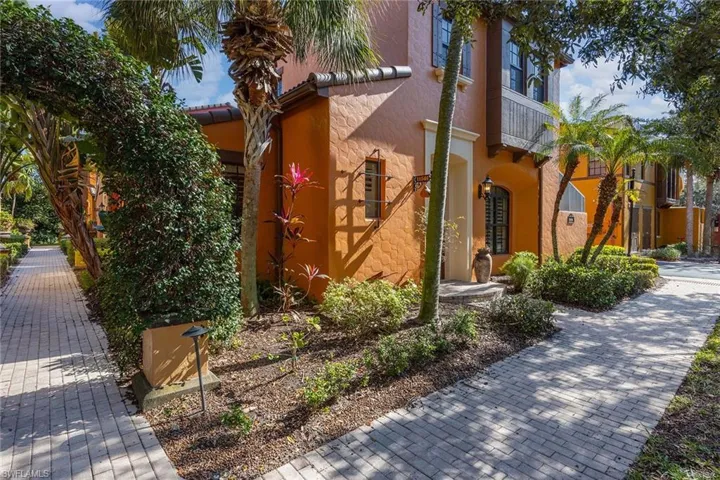9106  Chula Vista  ST, Naples, FL 34113
