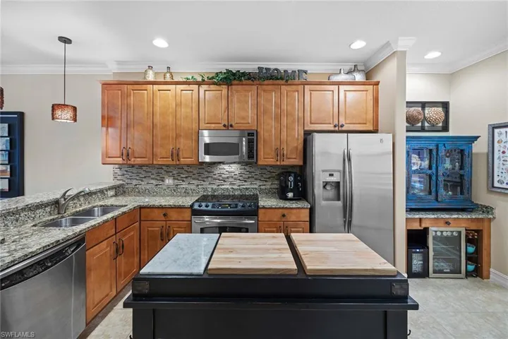 9106  Chula Vista  ST, Naples, FL 34113