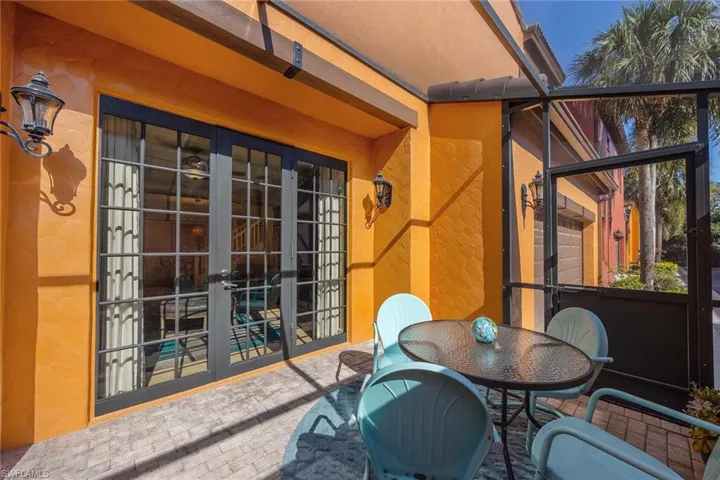 9106  Chula Vista  ST, Naples, FL 34113