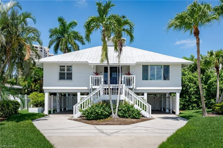 Welcome to 832 Seagrape Dr, Marco Island, FL