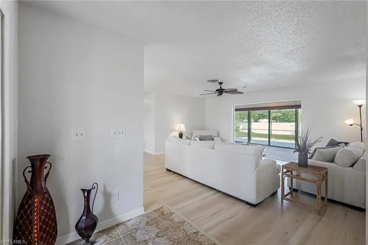 Foyer/Living Room