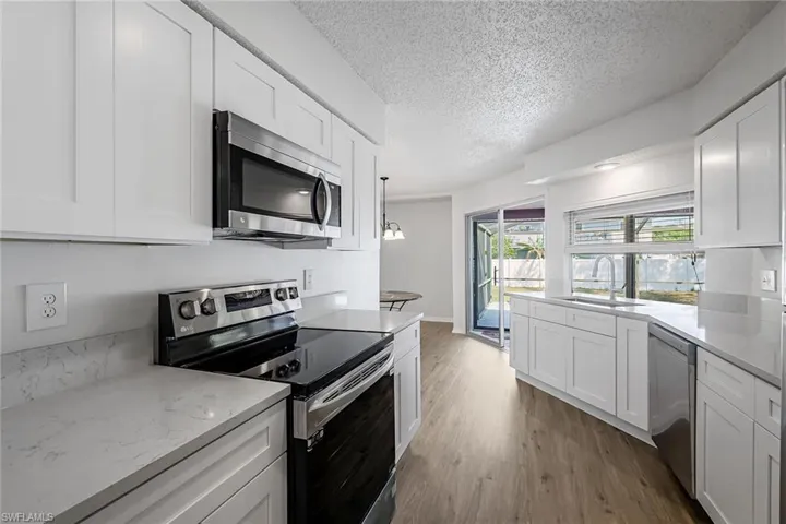 Fully Remodeled Kitchen