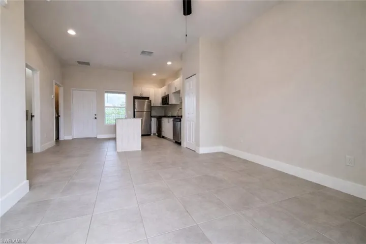 3325 Sw 8th Pl 106, Cape Coral, Florida 33914