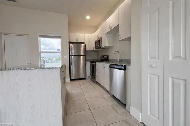 3325 Sw 8th Pl 106, Cape Coral, Florida 33914