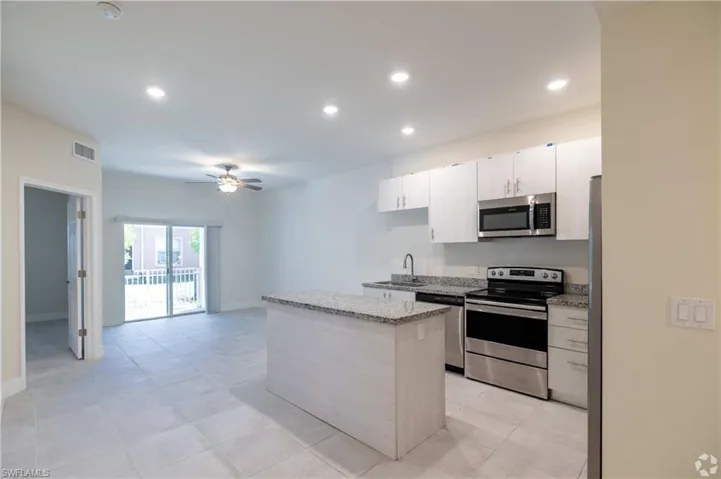 3325 Sw 8th Pl 106, Cape Coral, Florida 33914