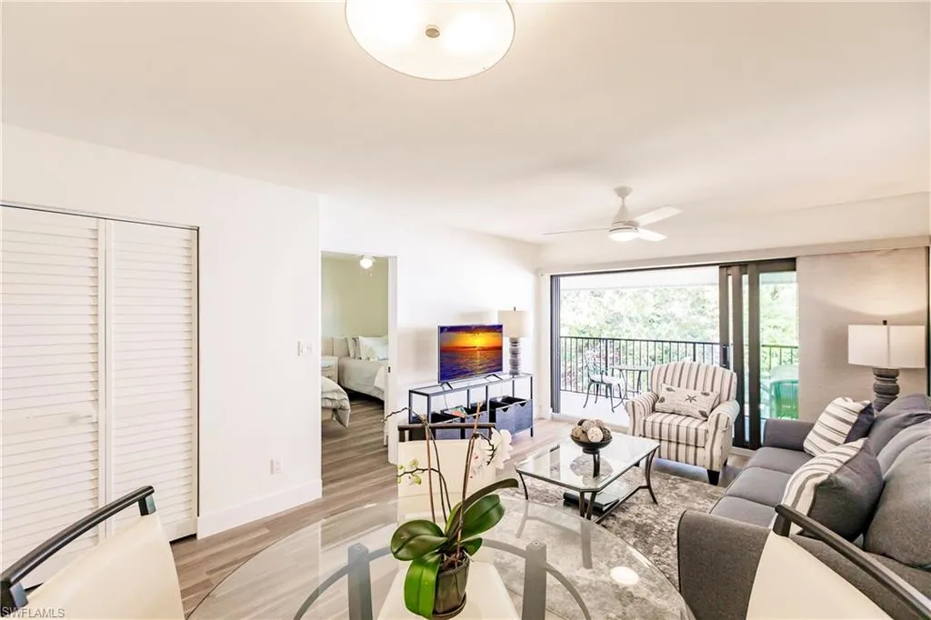 600 Neapolitan WAY, Naples, FL 34103,225041441