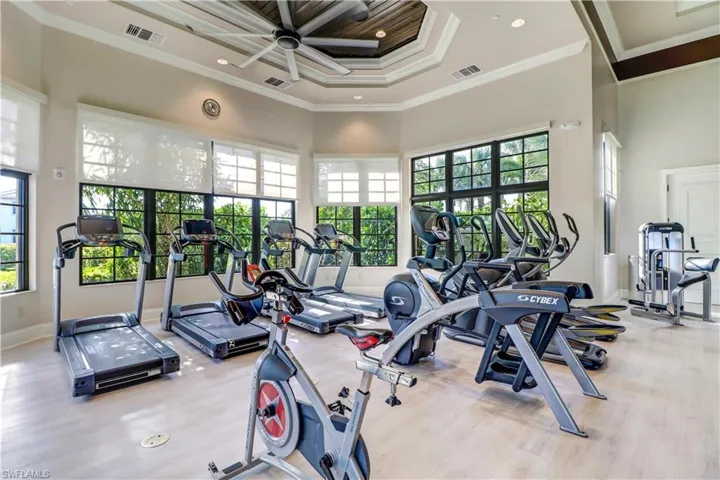 9093 Glenforest Dr, Naples, Florida 34120