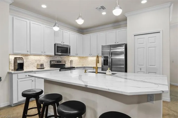 9093 Glenforest Dr, Naples, Florida 34120
