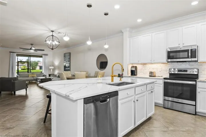 9093 Glenforest Dr, Naples, Florida 34120