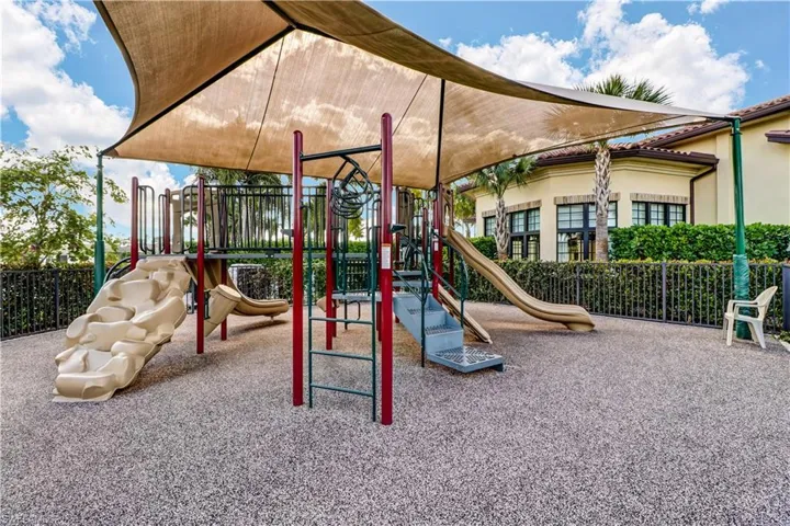 9093 Glenforest Dr, Naples, Florida 34120